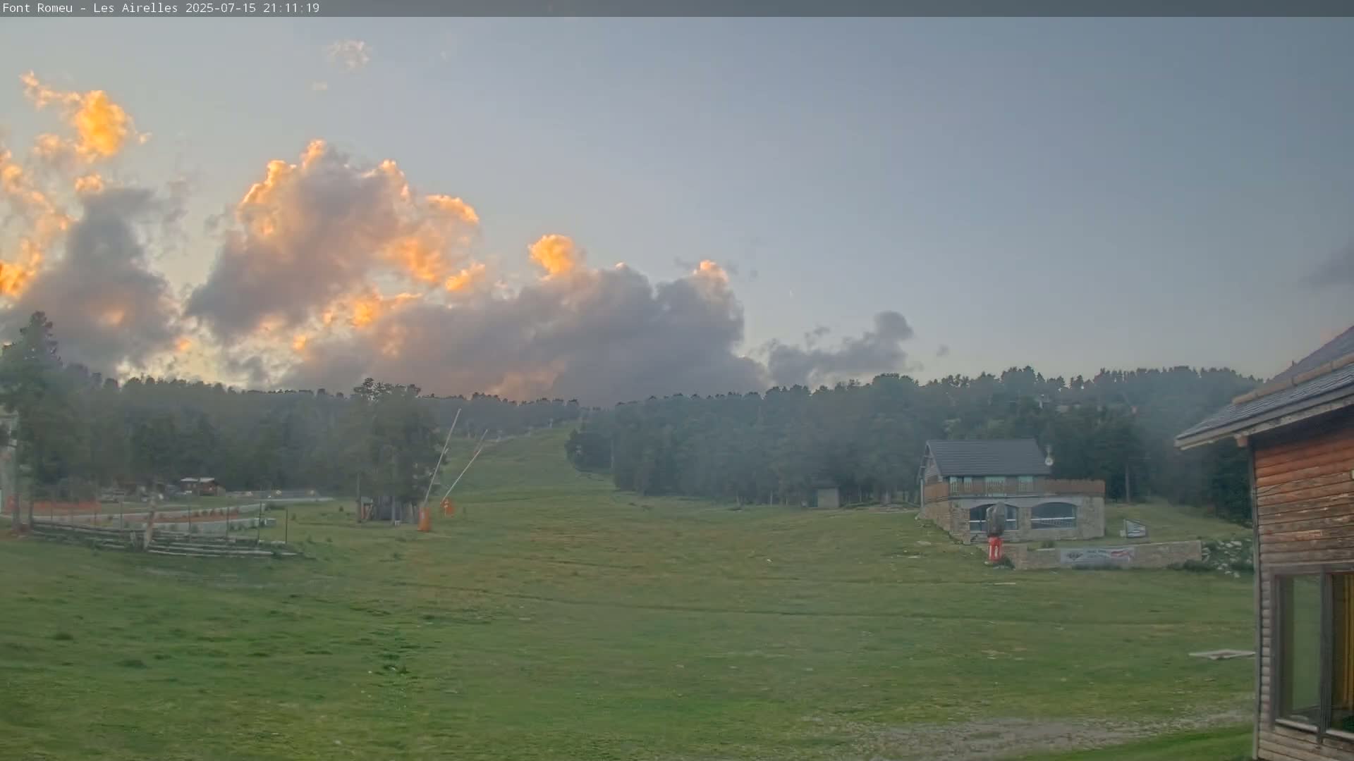 Font Romeu Pyrenees 2000 m Les Airelles Ski Slopes Live Cam - Prades, Pyrenees-Orientales, Occitanie, France