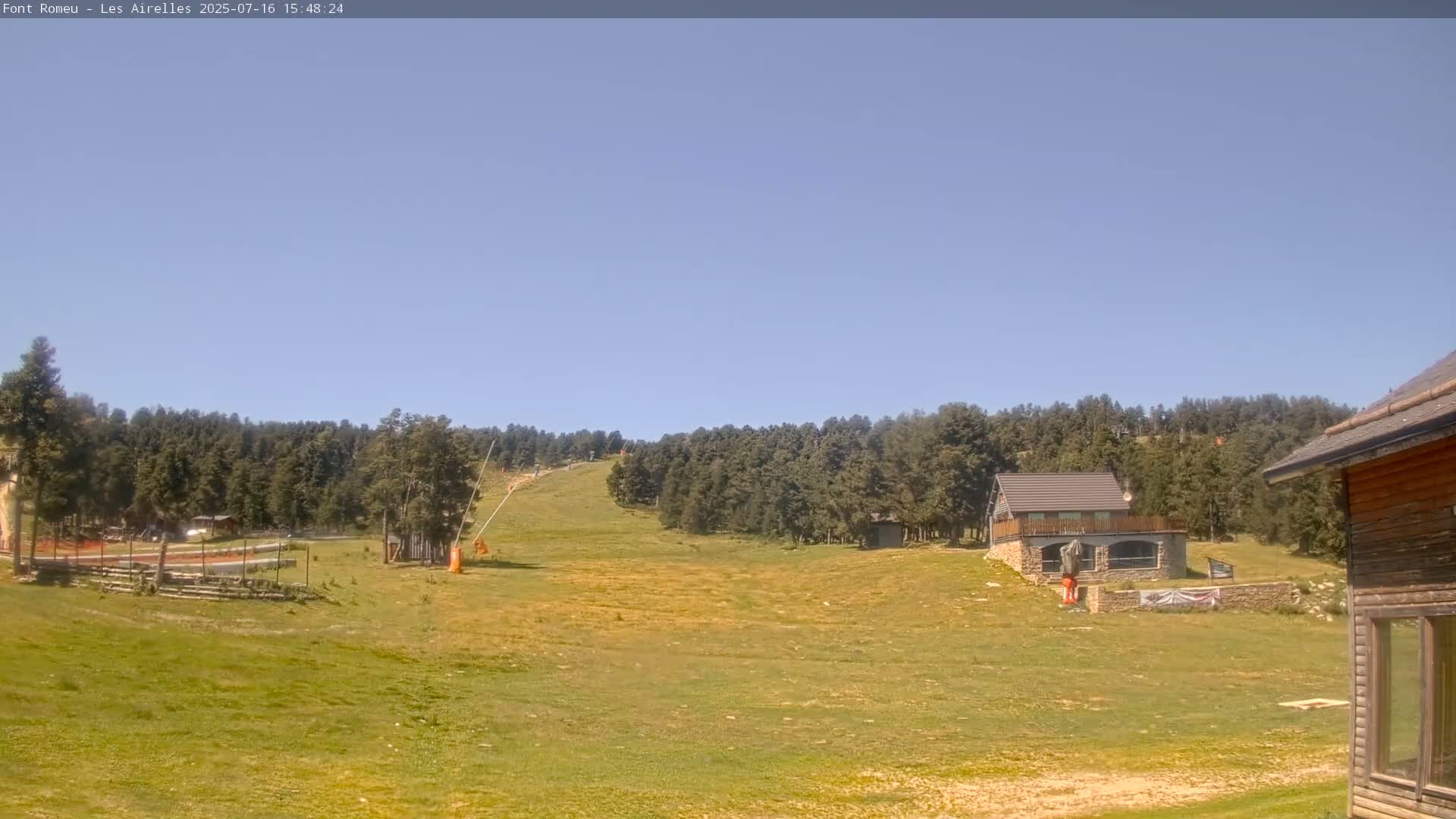 Font Romeu Pyrenees 2000 m Les Airelles Ski Slopes Live Cam - Prades, Pyrenees-Orientales, Occitanie, France