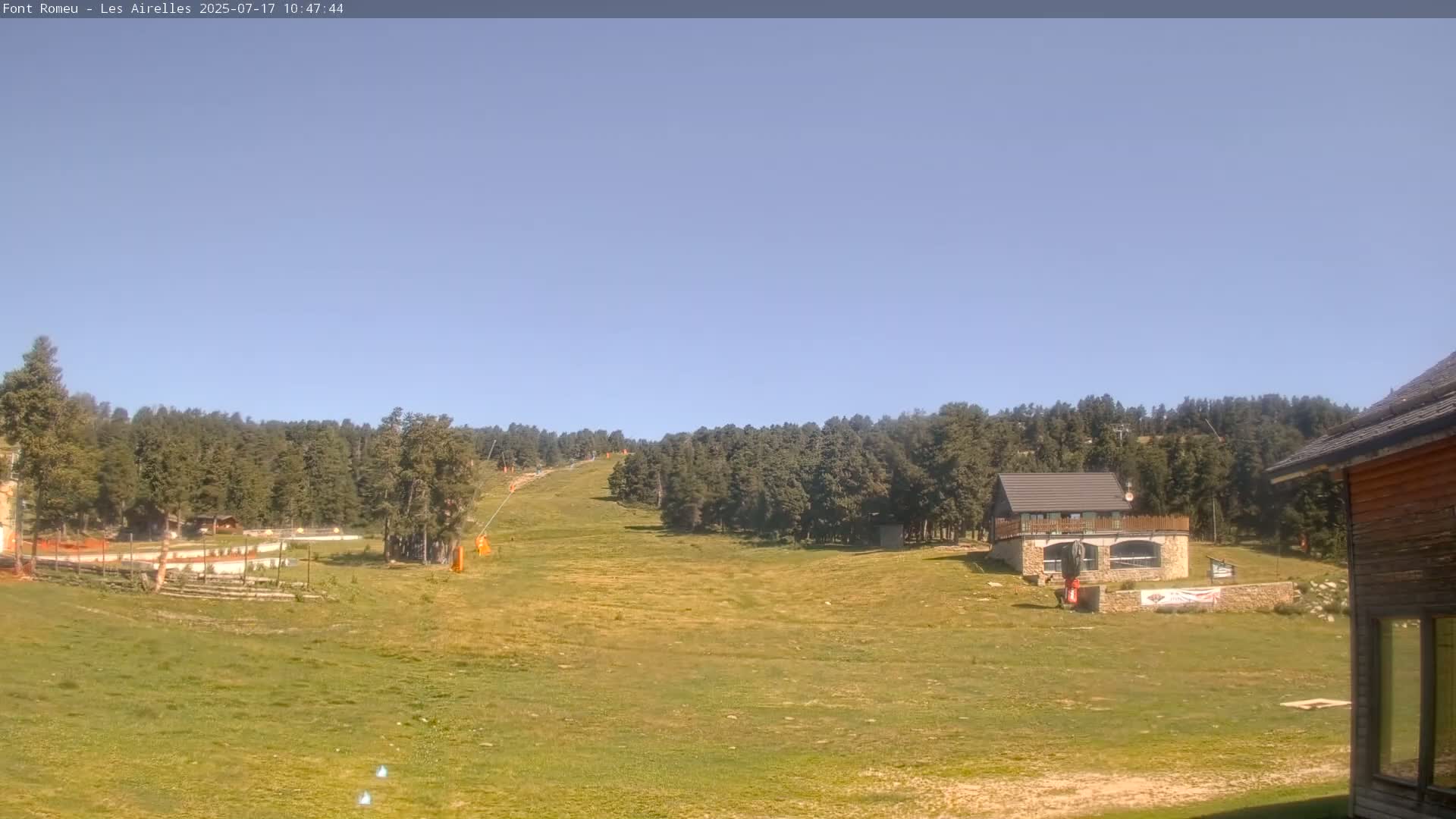 Font Romeu Pyrenees 2000 m Les Airelles Ski Slopes Live Cam - Prades, Pyrenees-Orientales, Occitanie, France