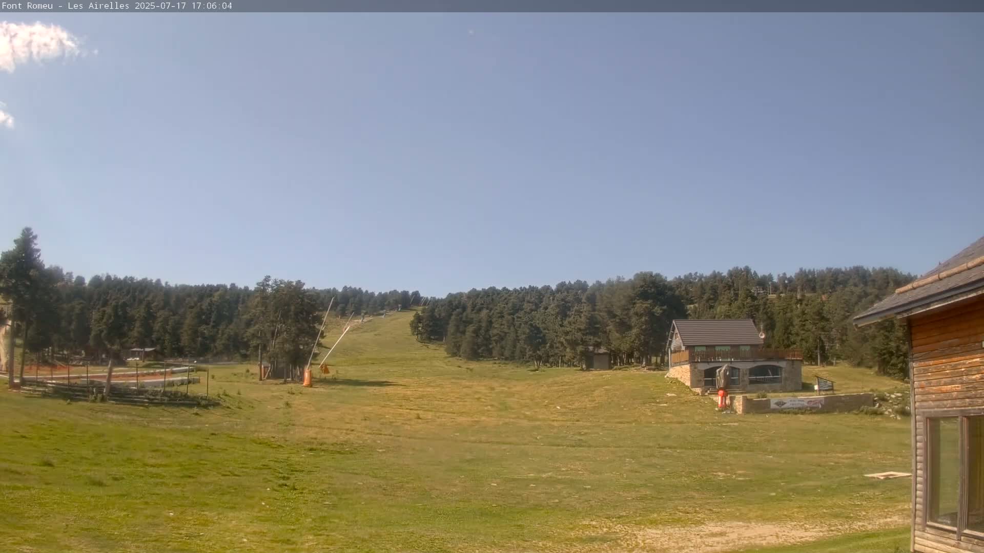 Font Romeu Pyrenees 2000 m Les Airelles Ski Slopes Live Cam - Prades, Pyrenees-Orientales, Occitanie, France