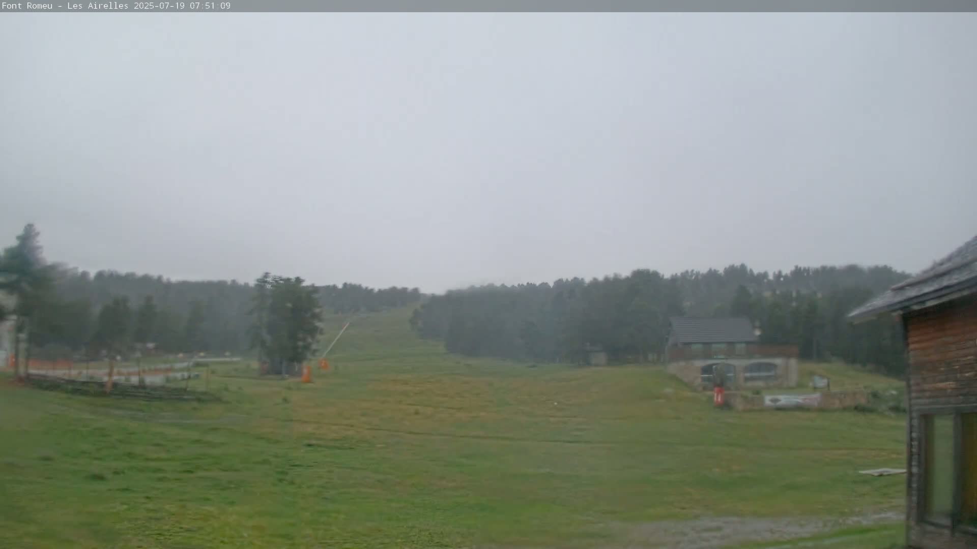 Font Romeu Pyrenees 2000 m Les Airelles Ski Slopes Live Cam - Prades, Pyrenees-Orientales, Occitanie, France