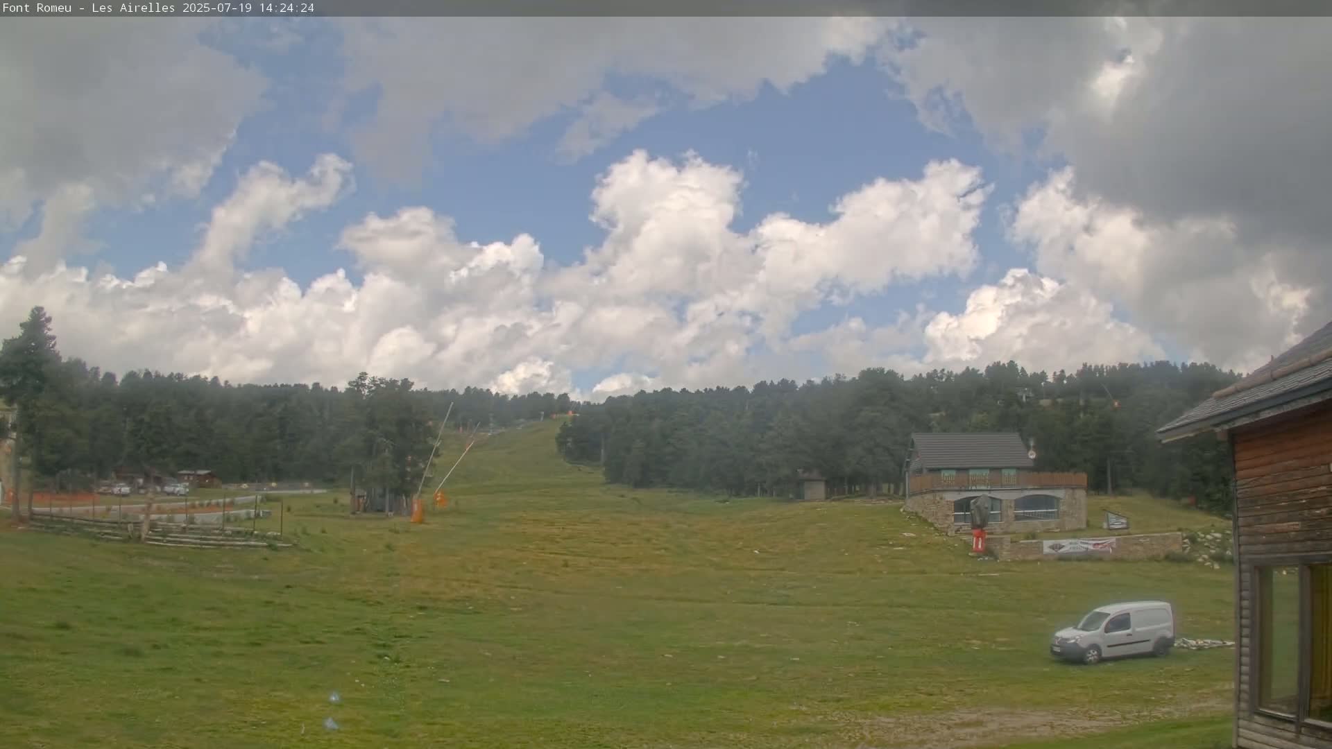 Font Romeu Pyrenees 2000 m Les Airelles Ski Slopes Live Cam - Prades, Pyrenees-Orientales, Occitanie, France