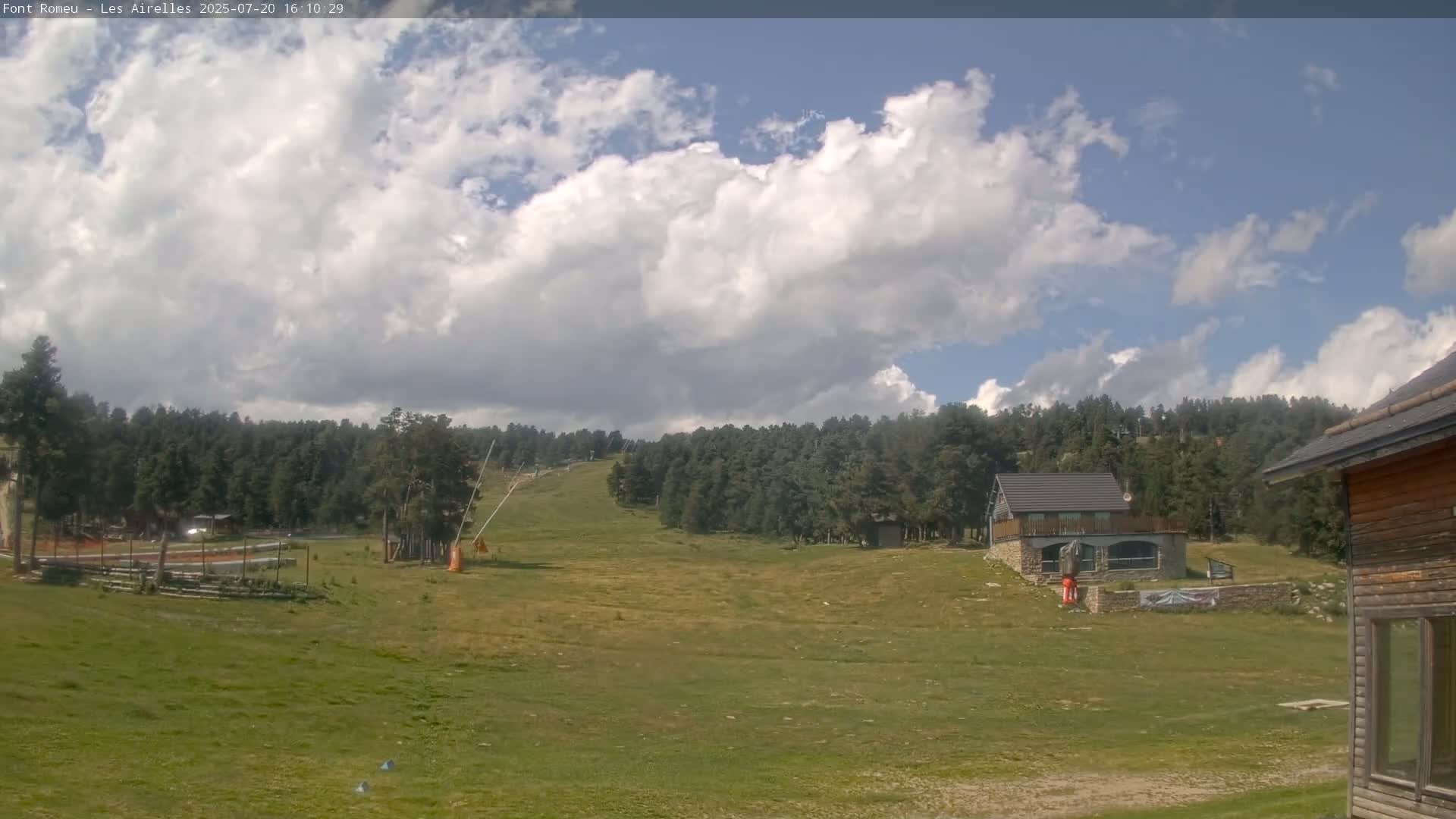 Font Romeu Pyrenees 2000 m Les Airelles Ski Slopes Live Cam - Prades, Pyrenees-Orientales, Occitanie, France