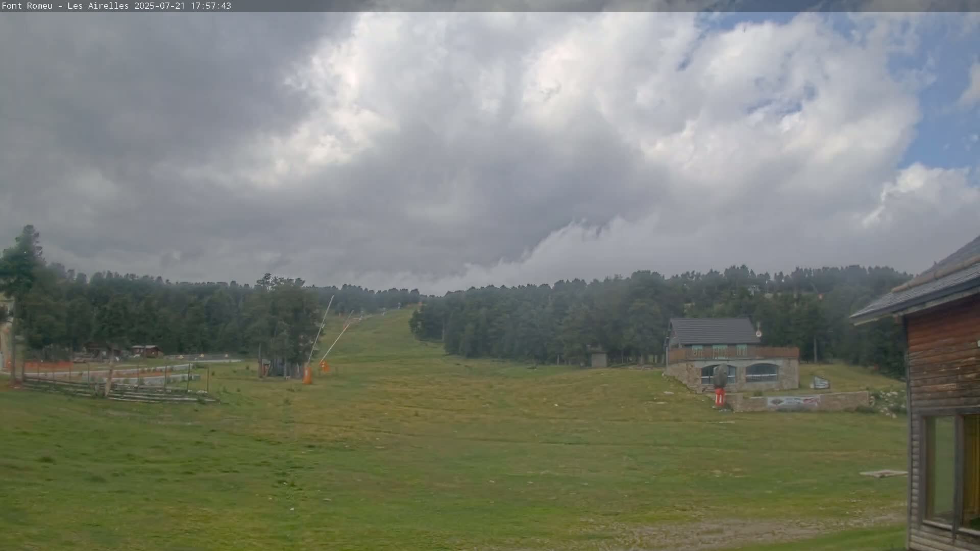 Font Romeu Pyrenees 2000 m Les Airelles Ski Slopes Live Cam - Prades, Pyrenees-Orientales, Occitanie, France