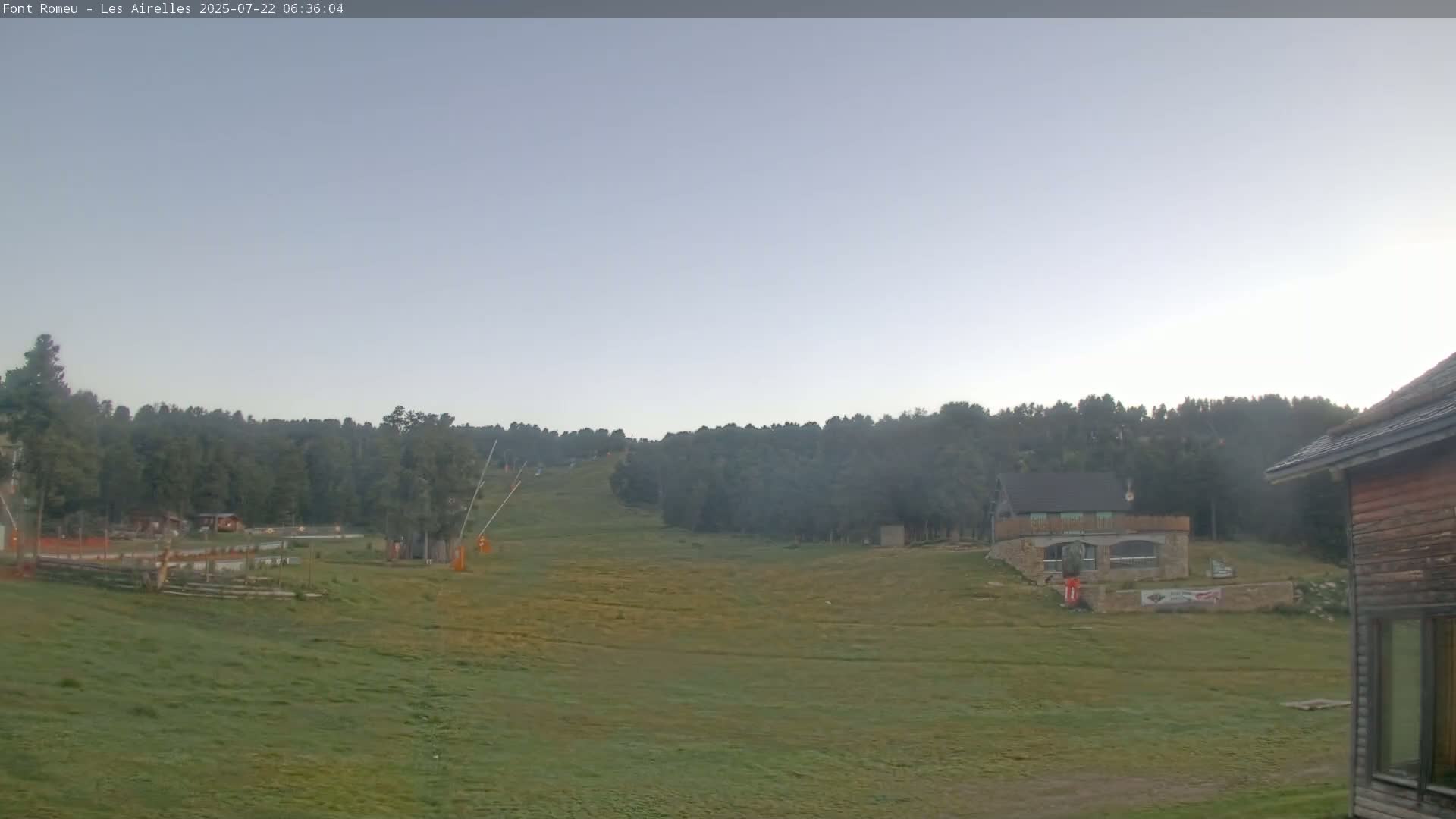 Font Romeu Pyrenees 2000 m Les Airelles Ski Slopes Live Cam - Prades, Pyrenees-Orientales, Occitanie, France