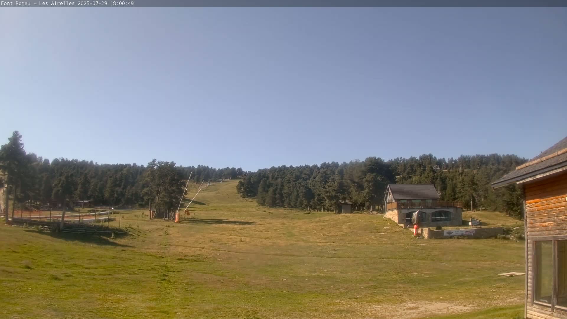 Font Romeu Pyrenees 2000 m Les Airelles Ski Slopes Live Cam - Prades, Pyrenees-Orientales, Occitanie, France