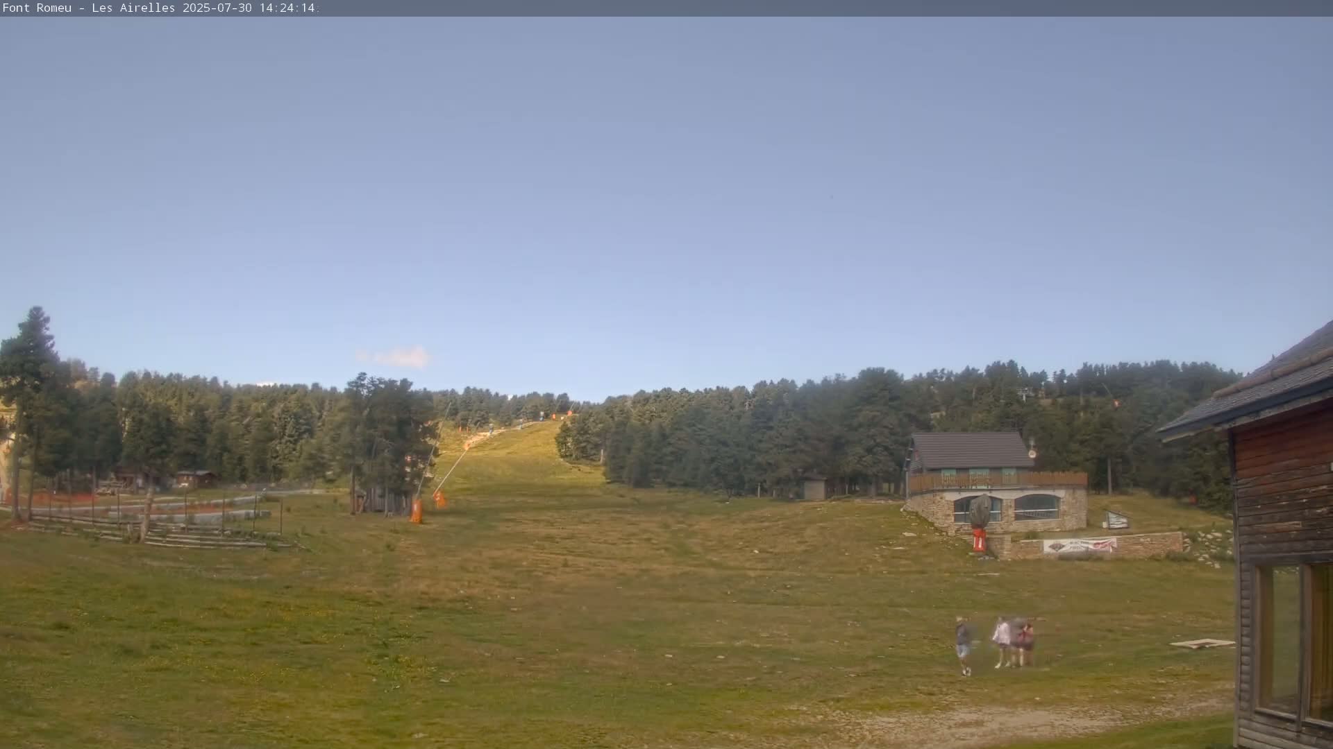 Font Romeu Pyrenees 2000 m Les Airelles Ski Slopes Live Cam - Prades, Pyrenees-Orientales, Occitanie, France