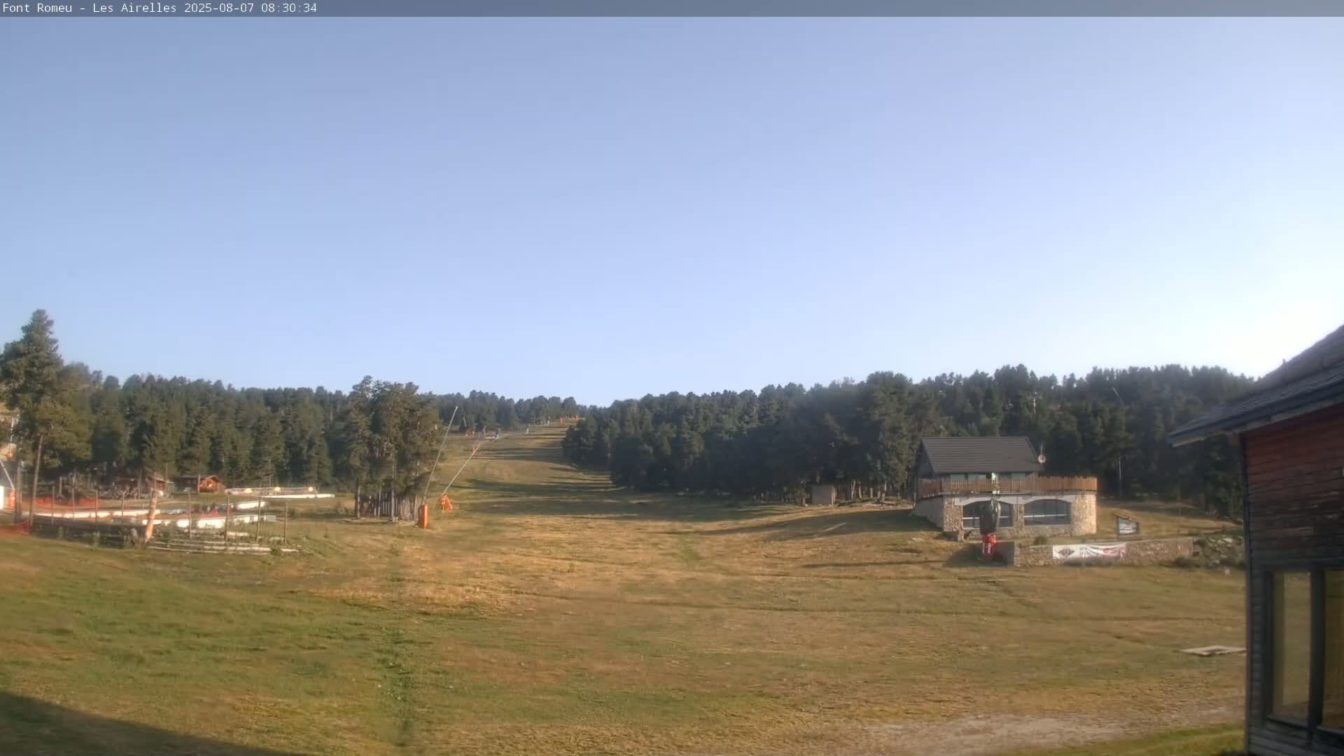 Font Romeu Pyrenees 2000 m Les Airelles Ski Slopes Live Cam - Prades, Pyrenees-Orientales, Occitanie, France