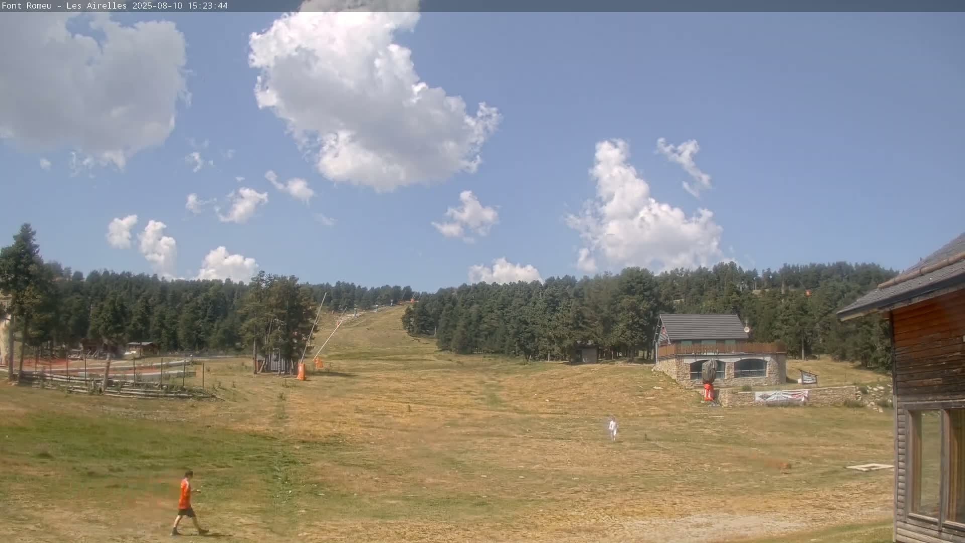 Font Romeu Pyrenees 2000 m Les Airelles Ski Slopes Live Cam - Prades, Pyrenees-Orientales, Occitanie, France