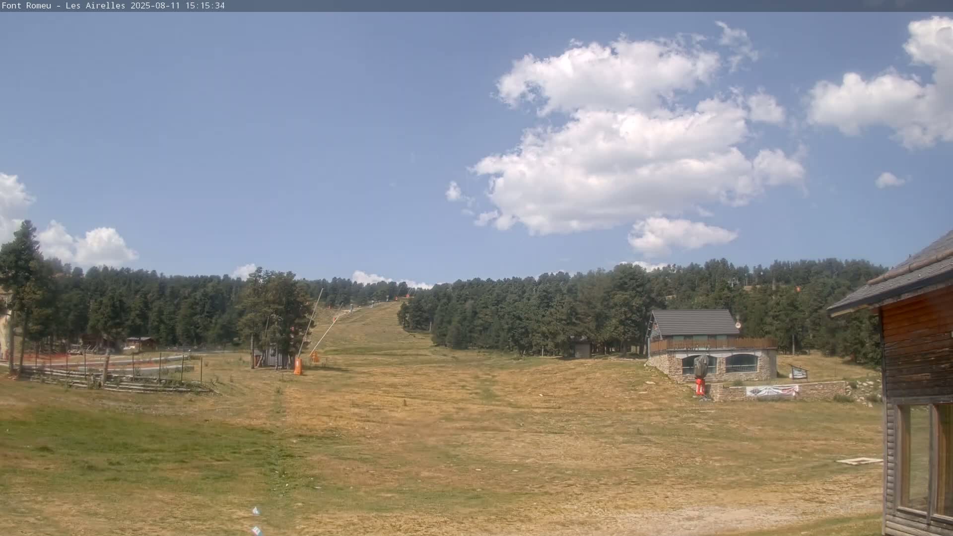 Font Romeu Pyrenees 2000 m Les Airelles Ski Slopes Live Cam - Prades, Pyrenees-Orientales, Occitanie, France
