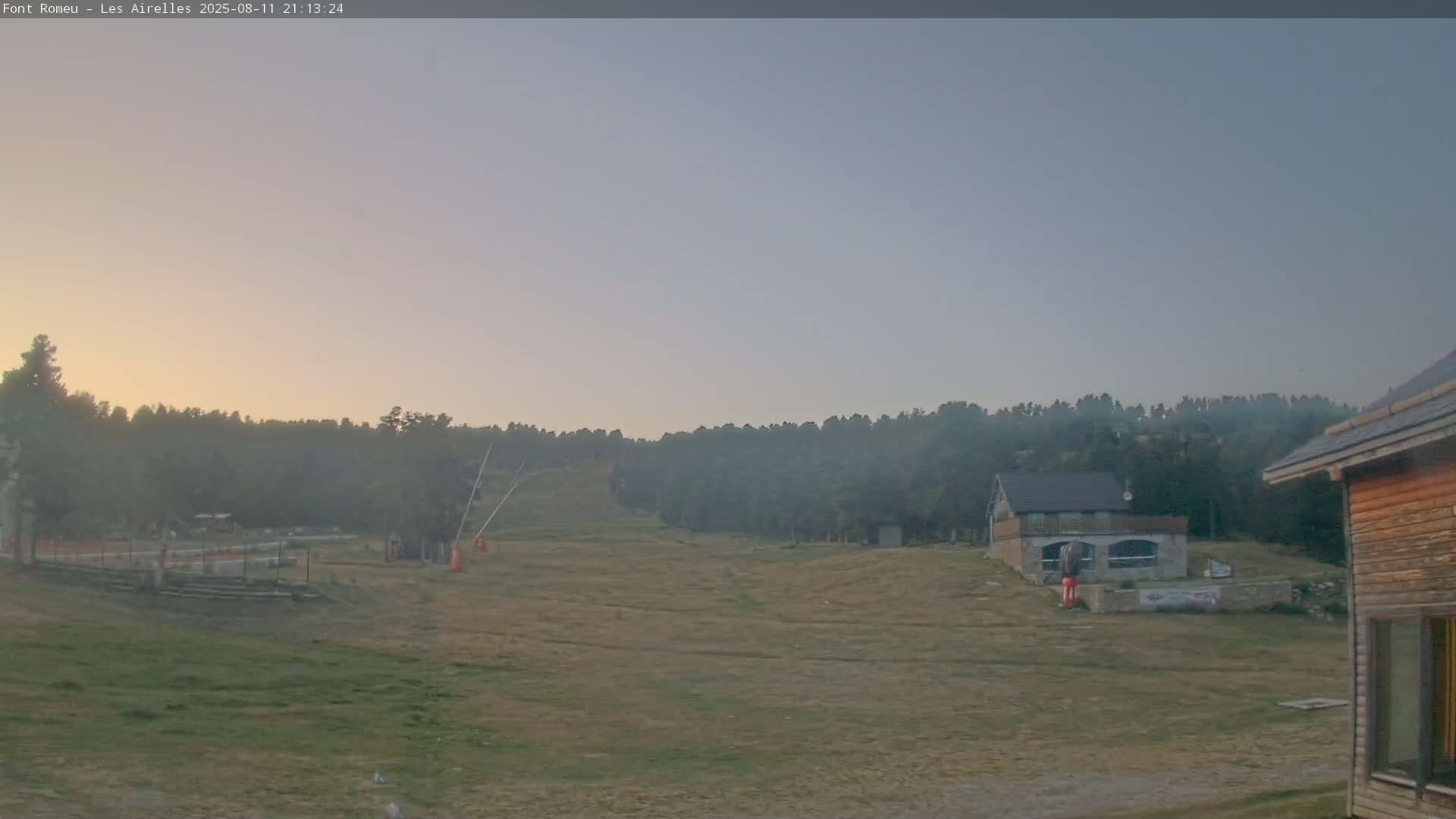 Font Romeu Pyrenees 2000 m Les Airelles Ski Slopes Live Cam - Prades, Pyrenees-Orientales, Occitanie, France