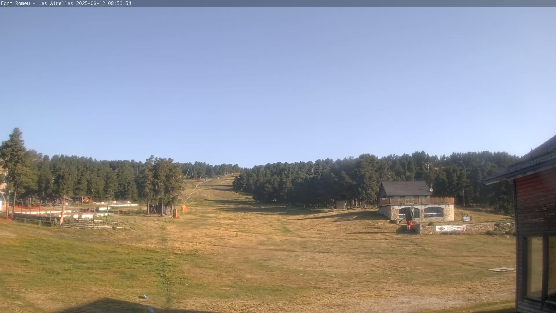 Font Romeu Pyrenees 2000 m Les Airelles Ski Slopes Live Cam - Prades, Pyrenees-Orientales, Occitanie, France