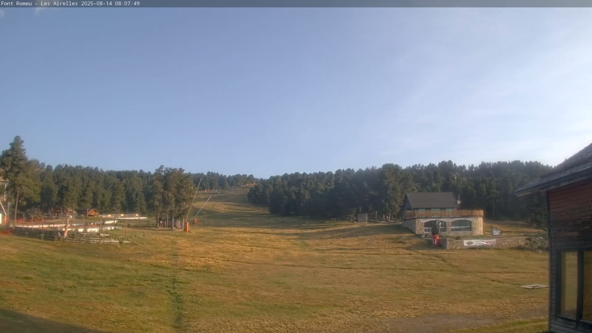 Font Romeu Pyrenees 2000 m Les Airelles Ski Slopes Live Cam - Prades, Pyrenees-Orientales, Occitanie, France