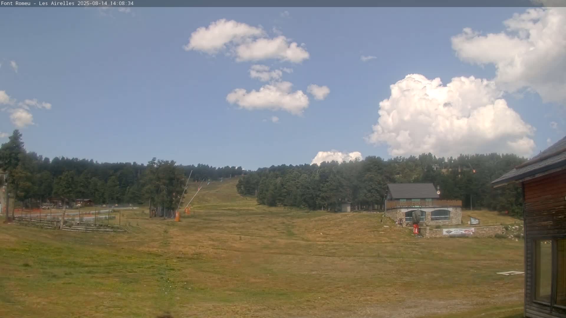 Font Romeu Pyrenees 2000 m Les Airelles Ski Slopes Live Cam - Prades, Pyrenees-Orientales, Occitanie, France
