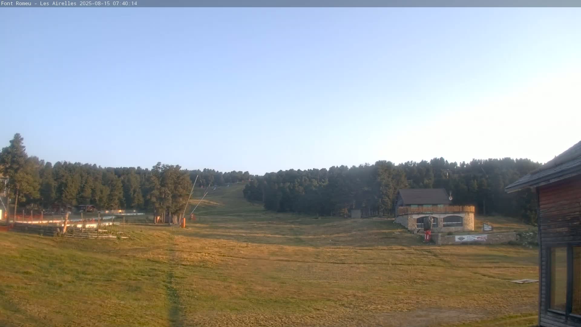 Font Romeu Pyrenees 2000 m Les Airelles Ski Slopes Live Cam - Prades, Pyrenees-Orientales, Occitanie, France