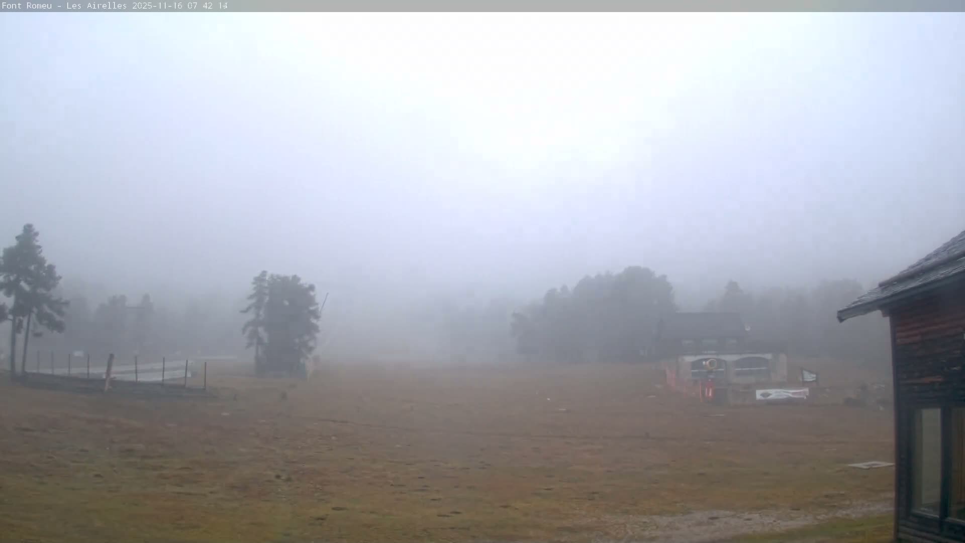 Font Romeu Pyrenees 2000 m Les Airelles Ski Slopes Live Cam - Prades, Pyrenees-Orientales, Occitanie, France