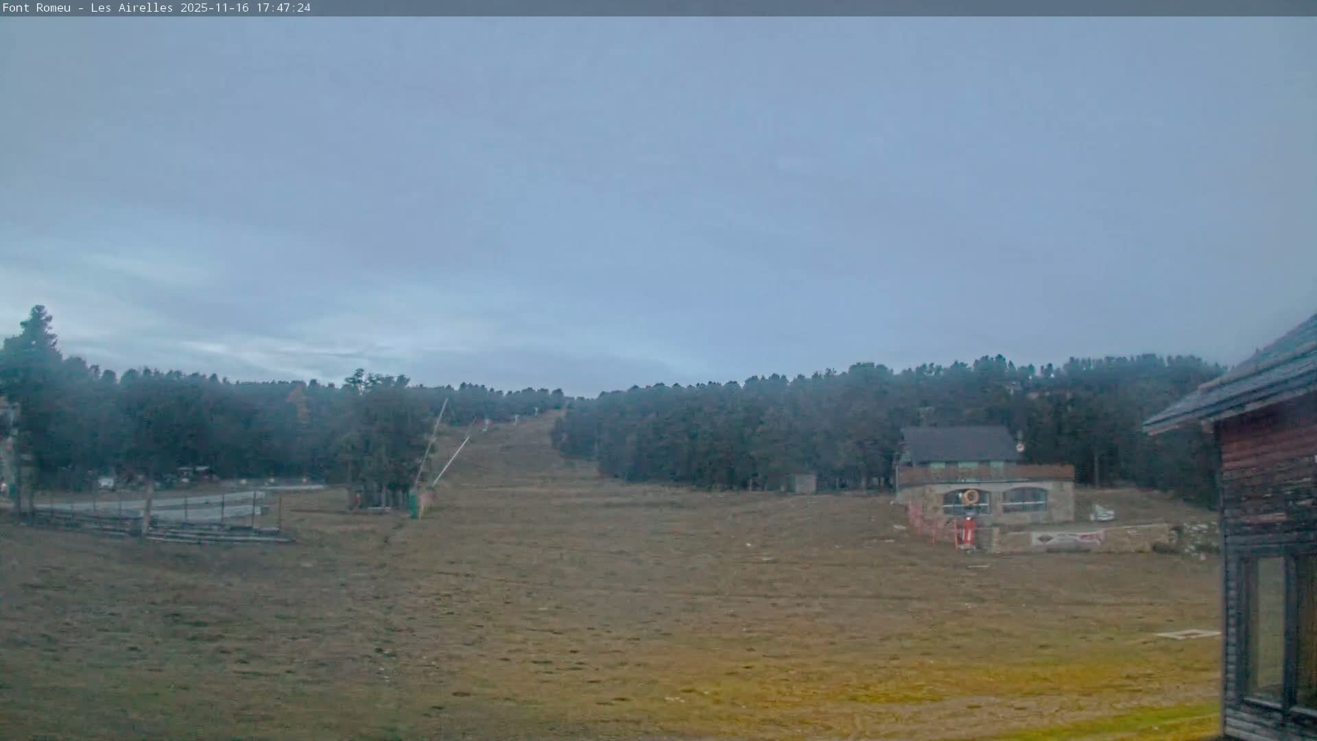 Font Romeu Pyrenees 2000 m Les Airelles Ski Slopes Live Cam - Prades, Pyrenees-Orientales, Occitanie, France
