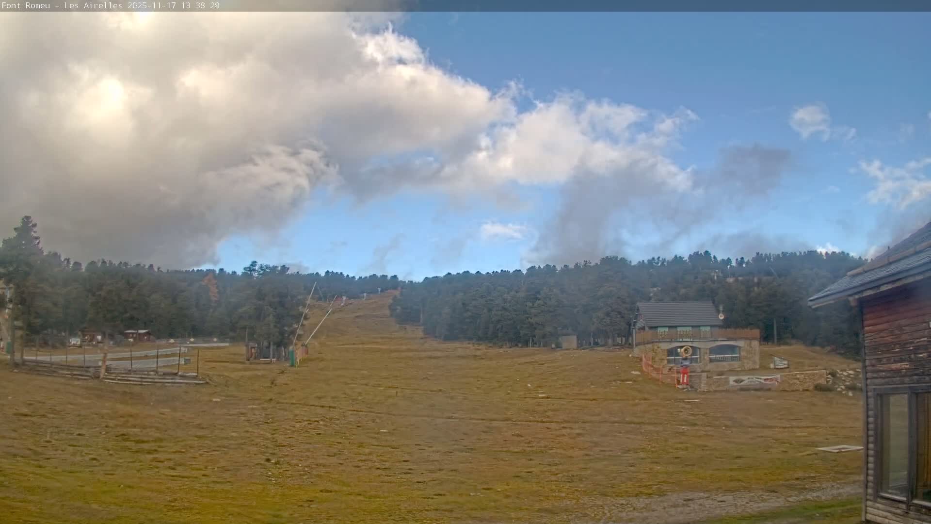 Font Romeu Pyrenees 2000 m Les Airelles Ski Slopes Live Cam - Prades, Pyrenees-Orientales, Occitanie, France