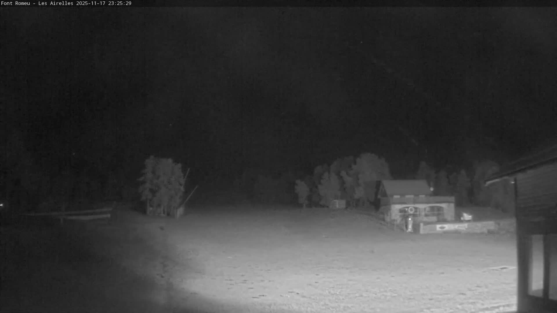 Font Romeu Pyrenees 2000 m Les Airelles Ski Slopes Live Cam - Prades, Pyrenees-Orientales, Occitanie, France