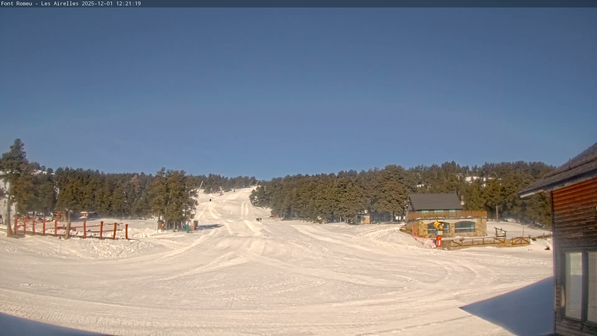 Font Romeu Pyrenees 2000 m Les Airelles Ski Slopes Live Cam - Prades, Pyrenees-Orientales, Occitanie, France