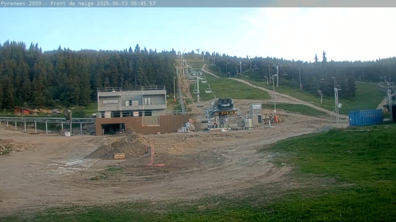 Bolquere, Pyrenees 2000  Ski Center & Ski Slopes Live Cam - Prades, Pyrenees-Orientales, Occitanie, France