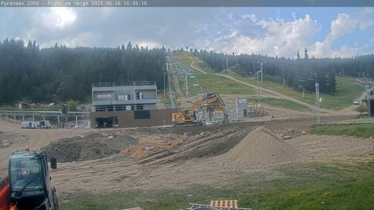 Bolquere, Pyrenees 2000  Ski Center & Ski Slopes Live Cam - Prades, Pyrenees-Orientales, Occitanie, France