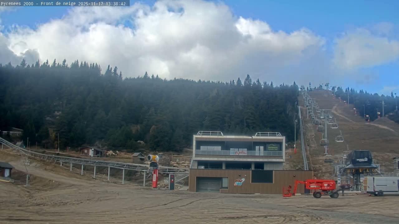 Bolquere, Pyrenees 2000  Ski Center & Ski Slopes Live Cam - Prades, Pyrenees-Orientales, Occitanie, France