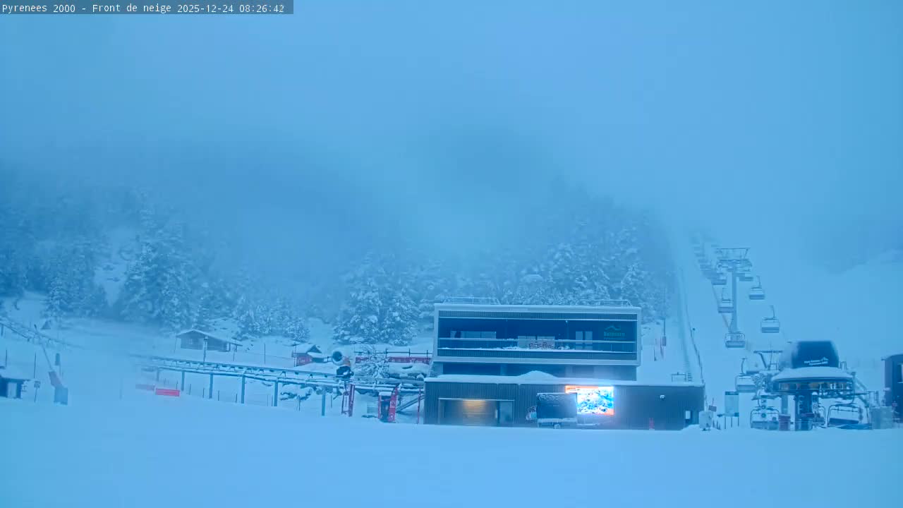 Bolquere, Pyrenees 2000  Ski Center & Ski Slopes Live Cam - Prades, Pyrenees-Orientales, Occitanie, France
