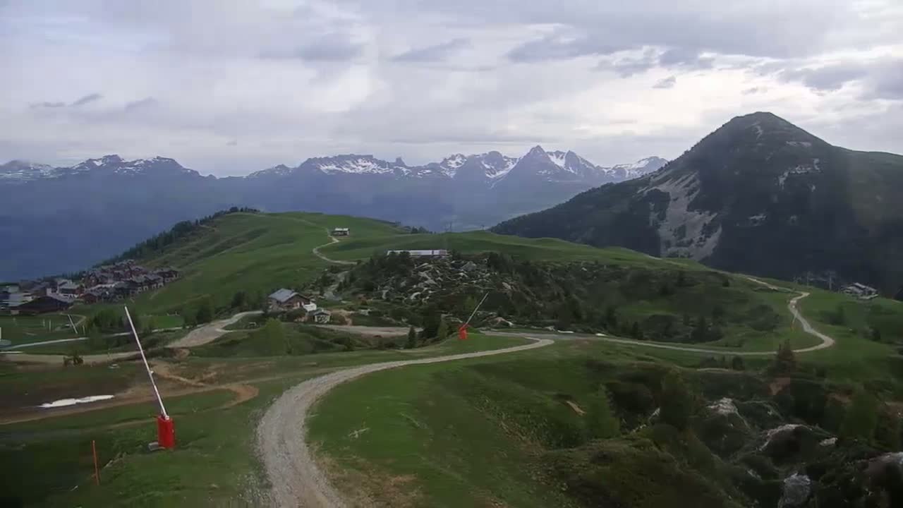 La Plagne Villages from  Bergerie 2184 m View Live Cam -  Bourg-Saint-Maurice, Savoie, Auvergne-Rhône-Alpes, France
