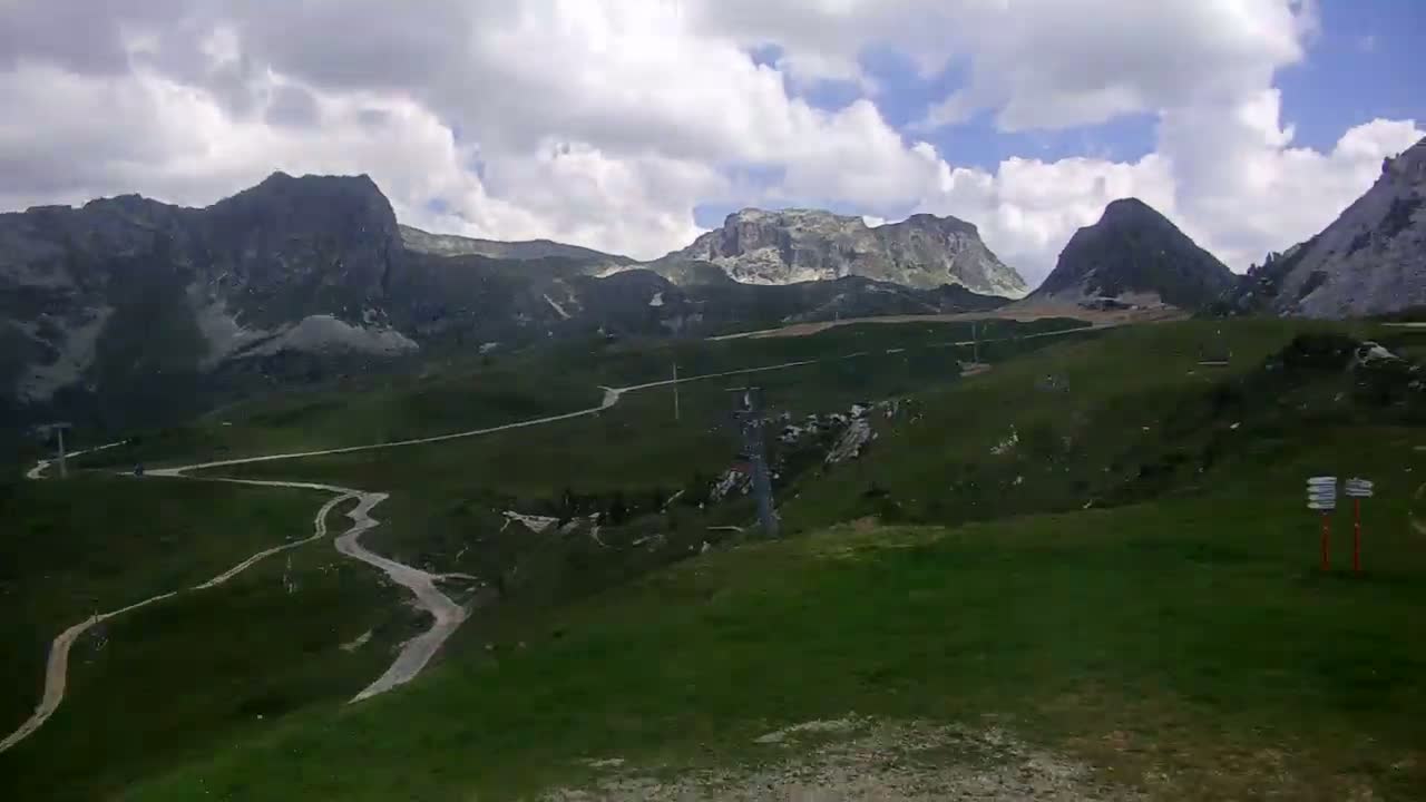 La Plagne Villages from  Bergerie 2184 m View Live Cam -  Bourg-Saint-Maurice, Savoie, Auvergne-Rhône-Alpes, France