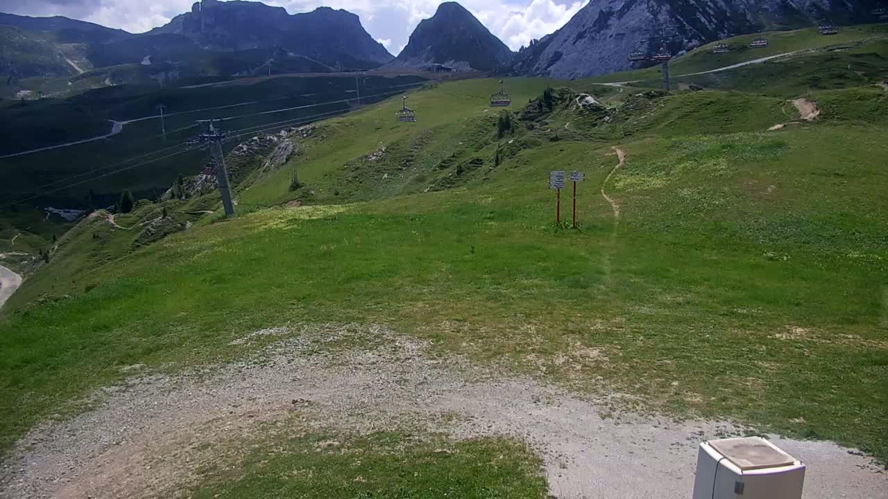 La Plagne Villages from  Bergerie 2184 m View Live Cam -  Bourg-Saint-Maurice, Savoie, Auvergne-Rhône-Alpes, France
