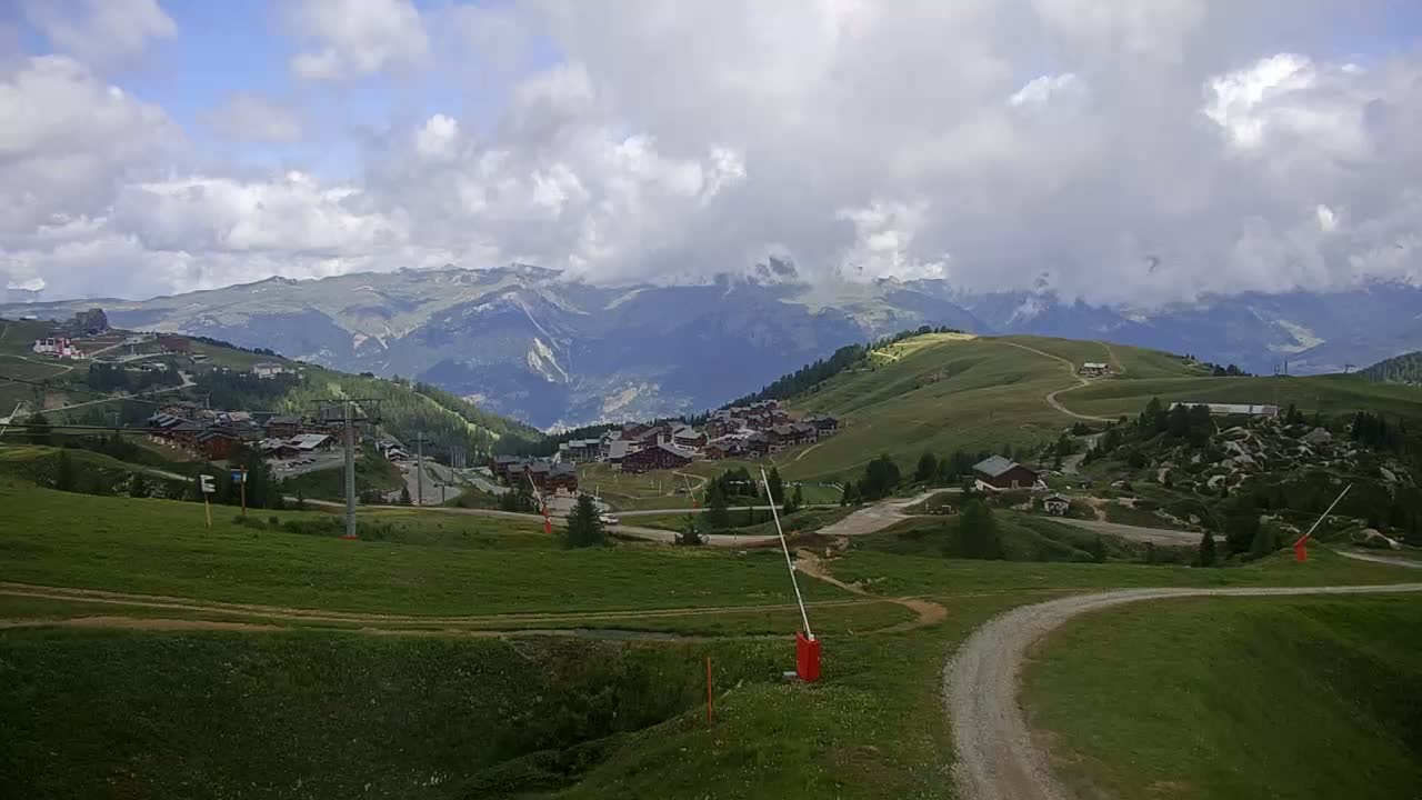 La Plagne Villages from  Bergerie 2184 m View Live Cam -  Bourg-Saint-Maurice, Savoie, Auvergne-Rhône-Alpes, France