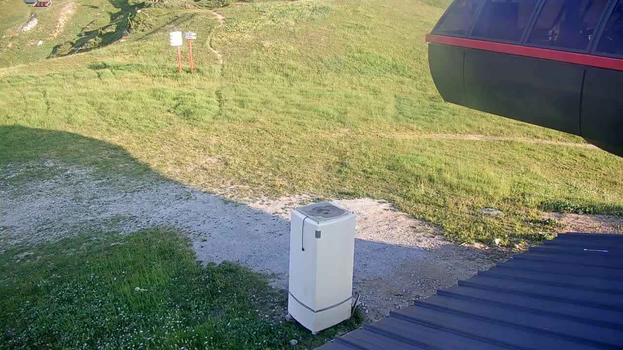 La Plagne Villages from  Bergerie 2184 m View Live Cam -  Bourg-Saint-Maurice, Savoie, Auvergne-Rhône-Alpes, France