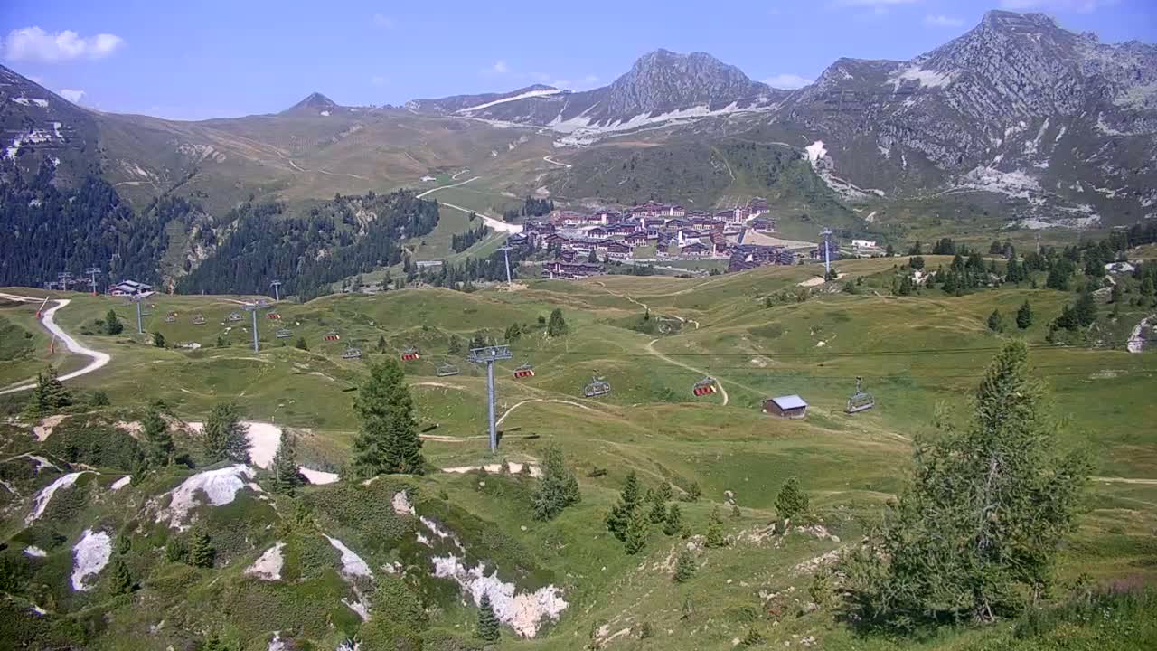 La Plagne Villages from  Bergerie 2184 m View Live Cam -  Bourg-Saint-Maurice, Savoie, Auvergne-Rhône-Alpes, France