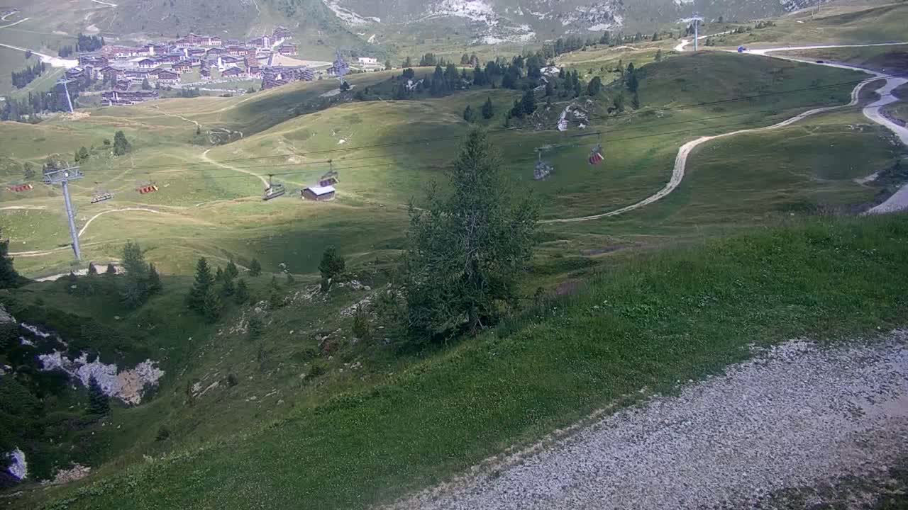 La Plagne Villages from  Bergerie 2184 m View Live Cam -  Bourg-Saint-Maurice, Savoie, Auvergne-Rhône-Alpes, France