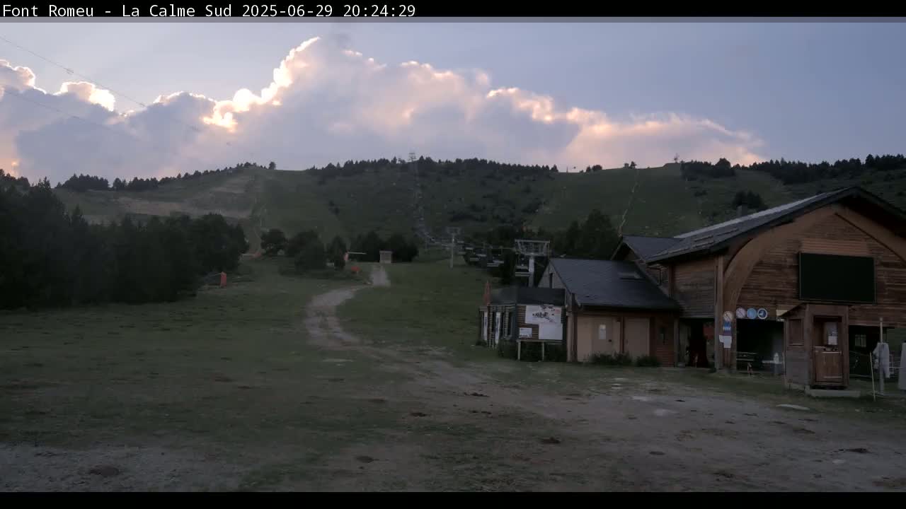 Font Romeu, Refuge de Calme Area North View Live Cam - Prades, Pyrenees-Orientales, Occitanie, France