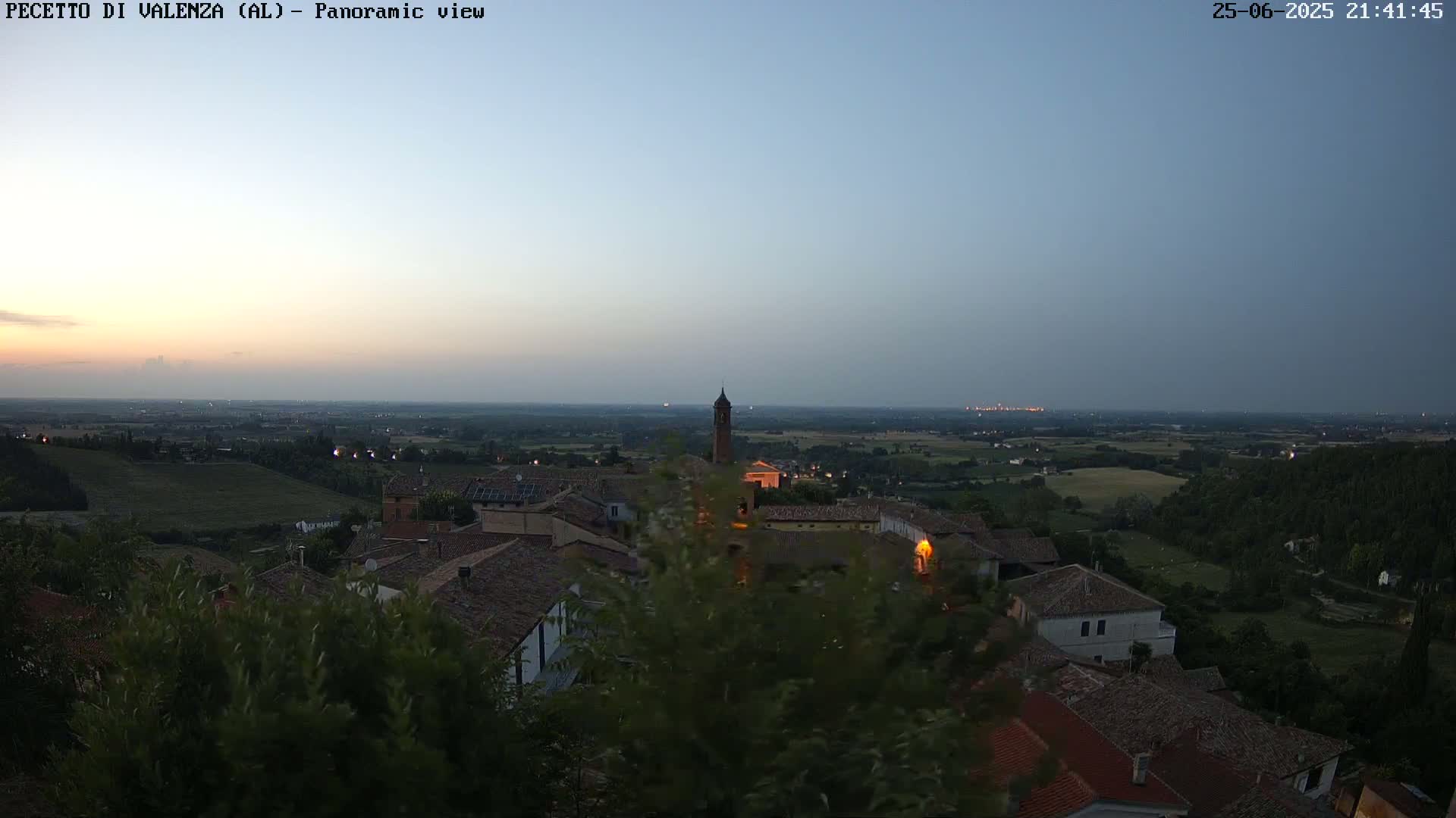 Pecetto di Valenza La Rocca Live Cam - Pecetto di Valenza, Piedmont, Italy