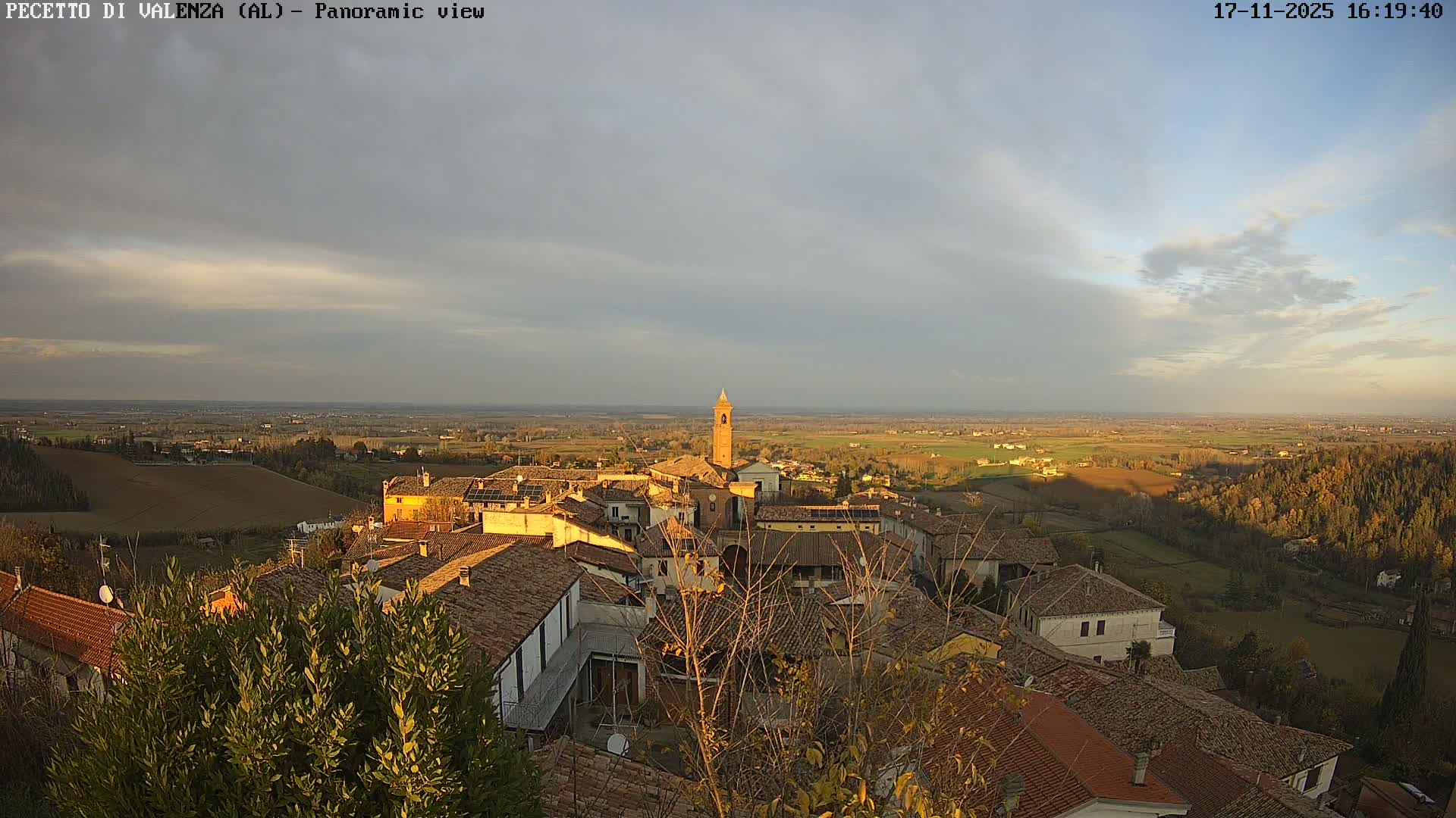 Pecetto di Valenza La Rocca Live Cam - Pecetto di Valenza, Piedmont, Italy