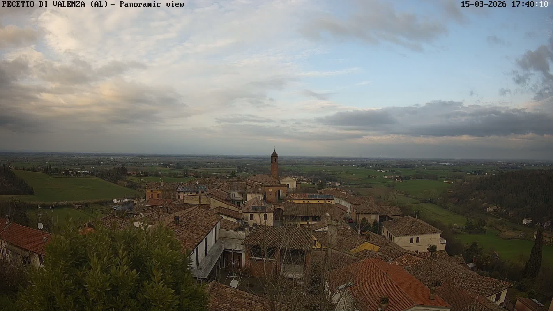Pecetto di Valenza La Rocca Live Cam - Pecetto di Valenza, Piedmont, Italy