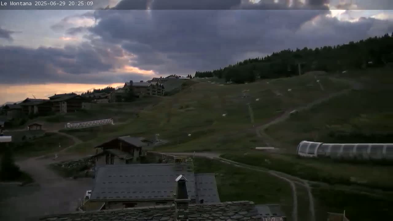 Montvalezan,  La RosièreSki Village & Chalet Le Montana Cottage French Alps Live Cam - Albertville, Savoie, Auvergne-Rhône-Alpes, France