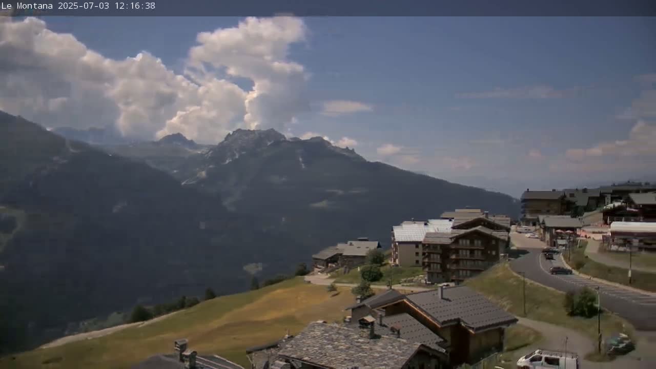 Montvalezan,  La RosièreSki Village & Chalet Le Montana Cottage French Alps Live Cam - Albertville, Savoie, Auvergne-Rhône-Alpes, France