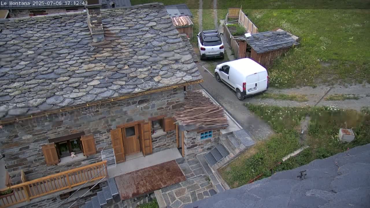 Montvalezan,  La RosièreSki Village & Chalet Le Montana Cottage French Alps Live Cam - Albertville, Savoie, Auvergne-Rhône-Alpes, France