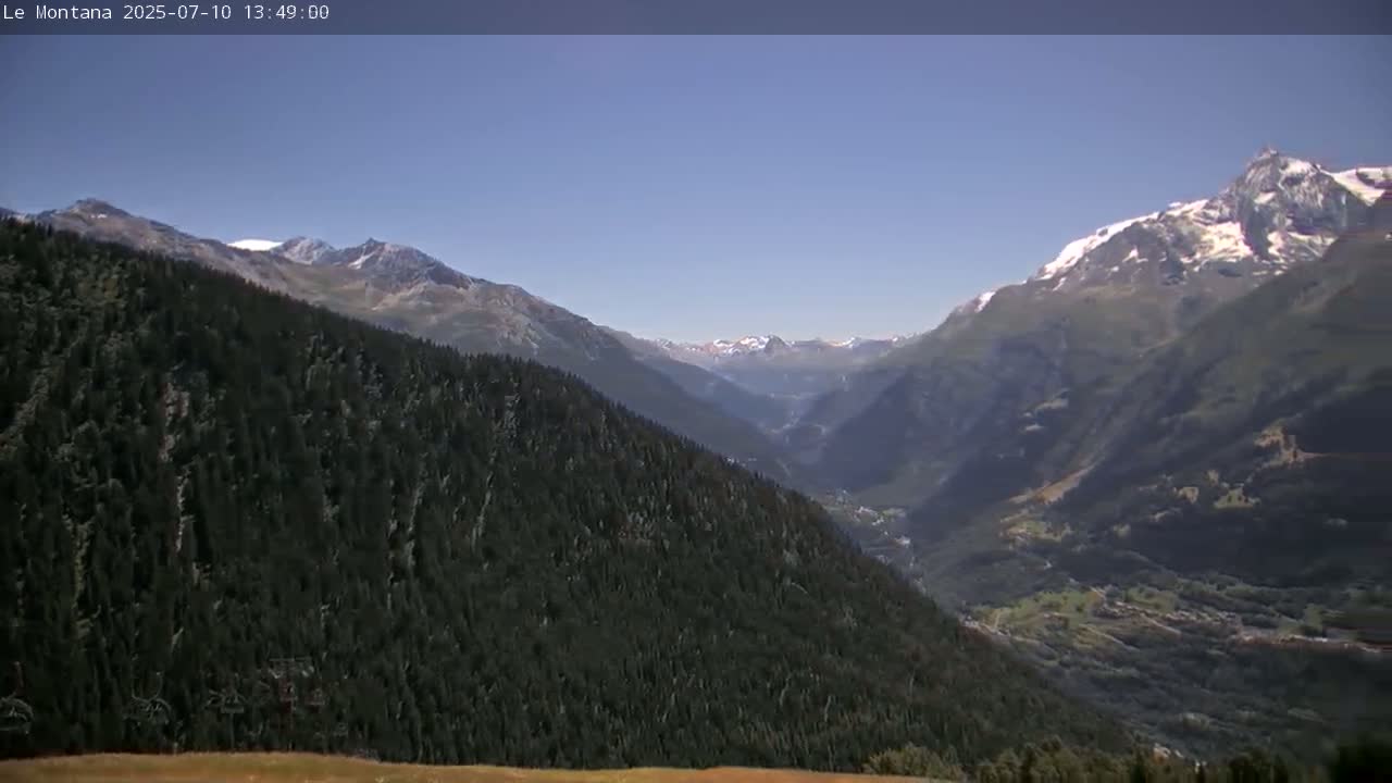 Montvalezan,  La RosièreSki Village & Chalet Le Montana Cottage French Alps Live Cam - Albertville, Savoie, Auvergne-Rhône-Alpes, France