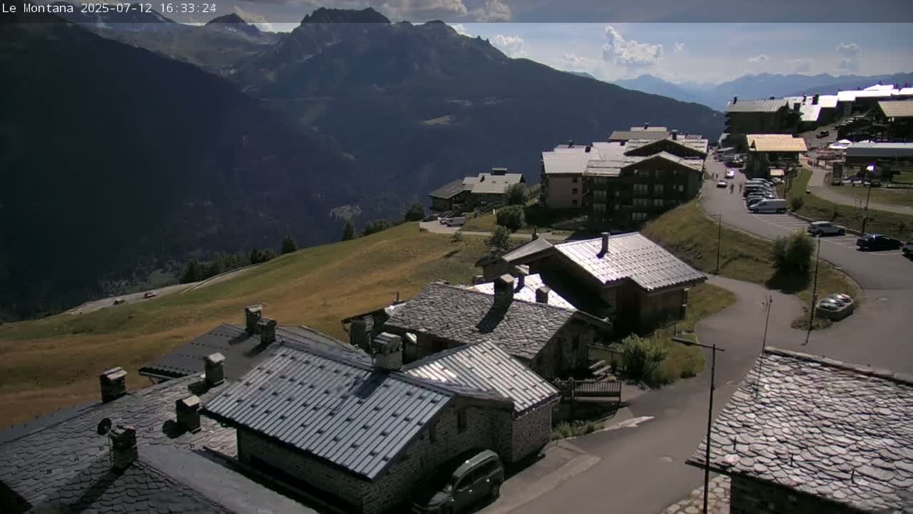 Montvalezan,  La RosièreSki Village & Chalet Le Montana Cottage French Alps Live Cam - Albertville, Savoie, Auvergne-Rhône-Alpes, France