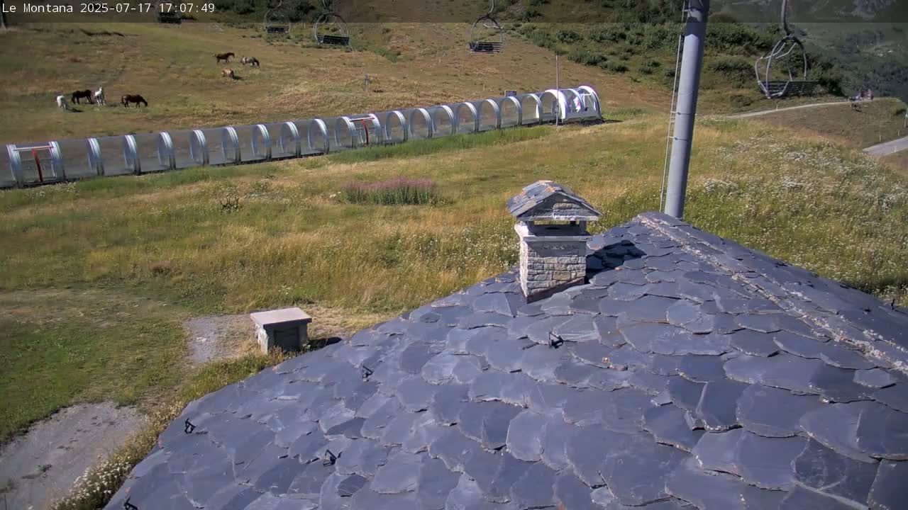 Montvalezan,  La RosièreSki Village & Chalet Le Montana Cottage French Alps Live Cam - Albertville, Savoie, Auvergne-Rhône-Alpes, France