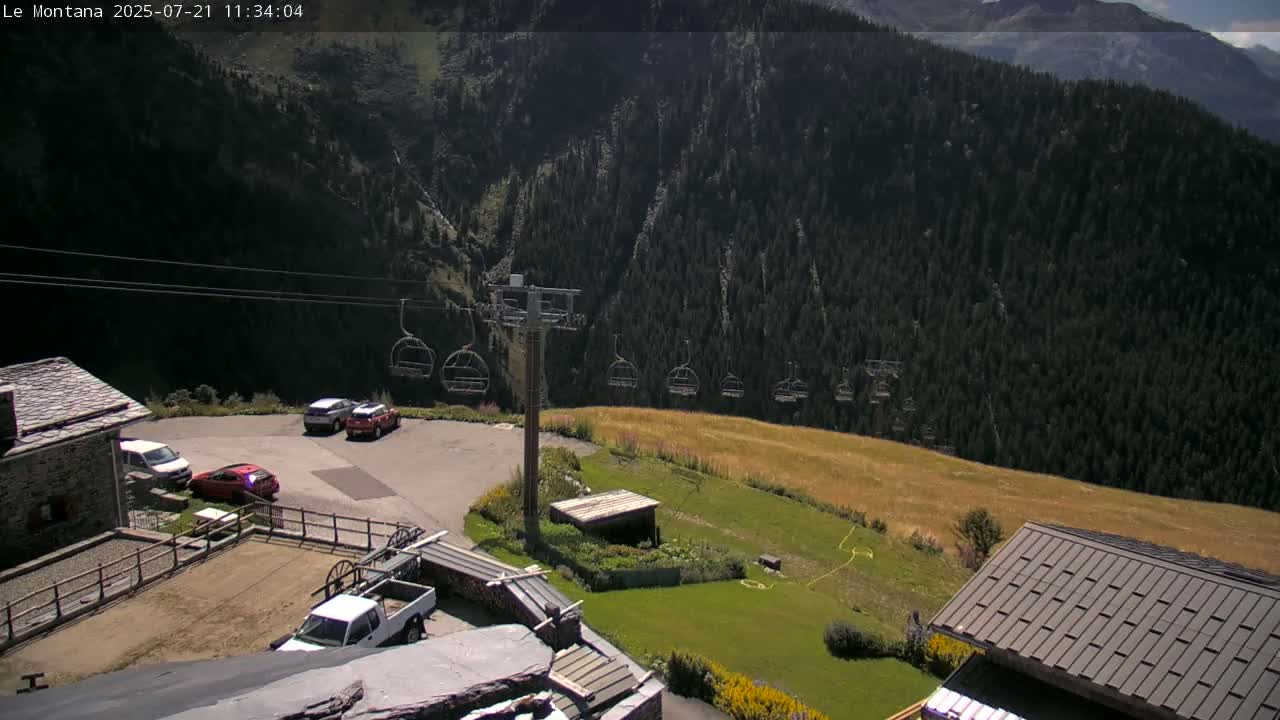 Montvalezan,  La RosièreSki Village & Chalet Le Montana Cottage French Alps Live Cam - Albertville, Savoie, Auvergne-Rhône-Alpes, France