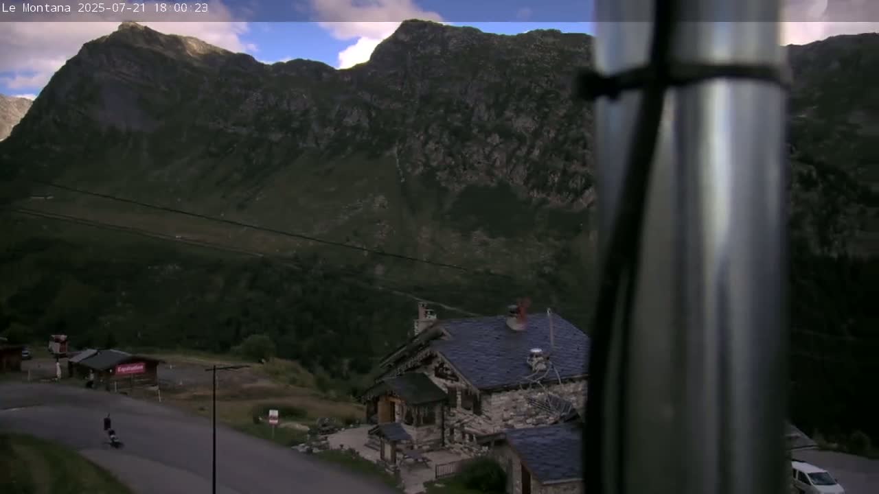 Montvalezan,  La RosièreSki Village & Chalet Le Montana Cottage French Alps Live Cam - Albertville, Savoie, Auvergne-Rhône-Alpes, France