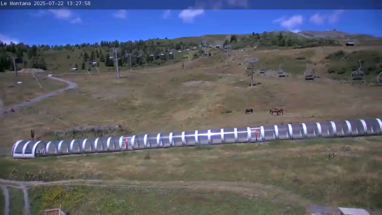 Montvalezan,  La RosièreSki Village & Chalet Le Montana Cottage French Alps Live Cam - Albertville, Savoie, Auvergne-Rhône-Alpes, France
