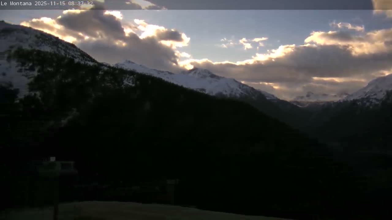 Montvalezan,  La Rosière Ski Village & Chalet Le Montana Cottage French Alps Live Cam - Albertville, Savoie, Auvergne-Rhône-Alpes, France