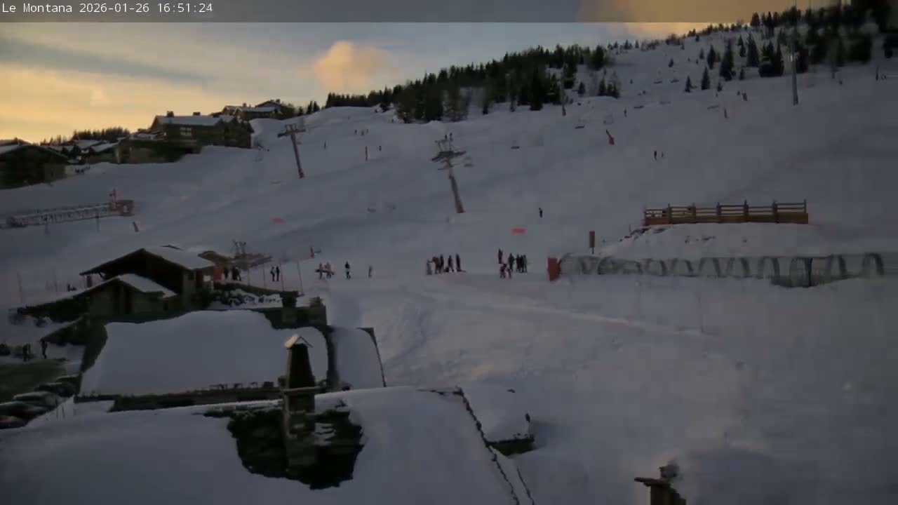 Montvalezan,  La Rosière Ski Village & Chalet Le Montana Cottage French Alps Live Cam - Albertville, Savoie, Auvergne-Rhône-Alpes, France